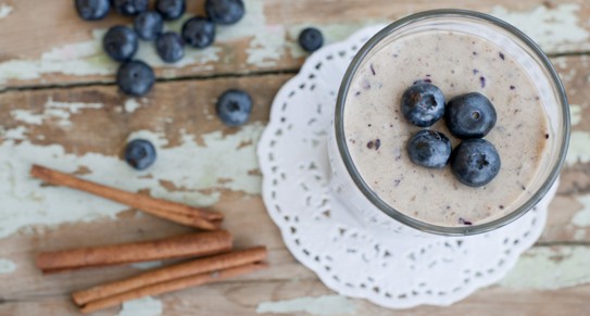 Banánové smoothie se skořicí