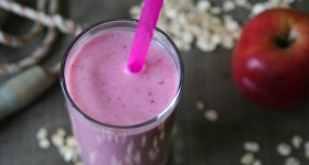 Snídaňové jahodovo-jablečné smoothie