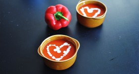 Polévka z pečených paprik s chilli
