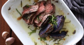 Flank steak s rozmarýnovým bramborem