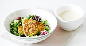 Domácí falafel s jogurtovým dipem