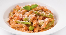 Penne rigate se zahradní zeleninou