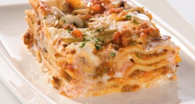 Lasagne s omáčkou Bolognese a houbami