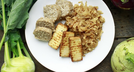 Kedlubnové zelí s tofu a kroupovými knedlíky