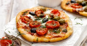 Mini pizzy s cherry rajčaty