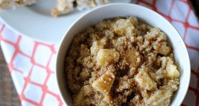 Quinoa kaše s jablky a skořicí