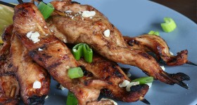 Kuřecí satay s arašídovou omáčkou