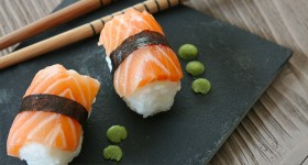 Nigiri sushi s lososem