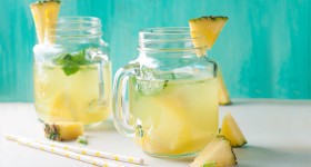 Ananasová limonáda s kokosem
