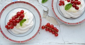 Mini Pavlova s rybízem