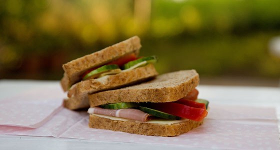 Toast se zeleninou a šunkou