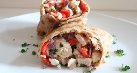Domácí tortilla s krůtím masem a zeleninou