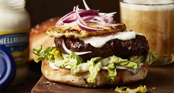 Burger s grilovaným ananasem