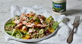 Quinoa salát s lososem