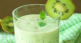 Avokádový kiwi koktejl s chia