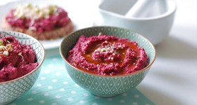 Hummus z červené řepy