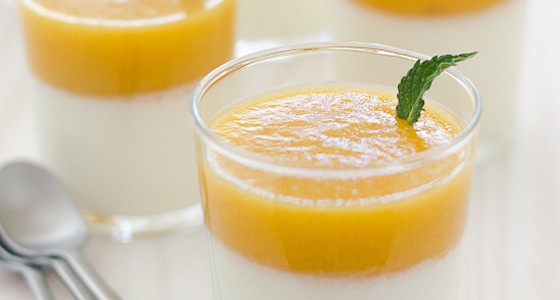 Panna cotta s broskvovým pyré
