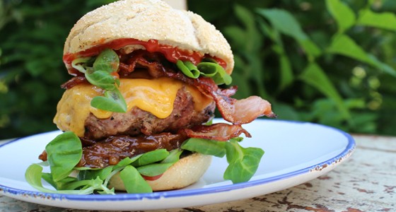 Hovězí burger se slaninou