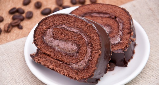 Čokoládová roláda s pařížskou šlehačkou