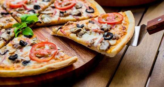 Pizza se šunkou a sýrem