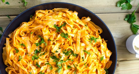 Tagliatelle s omáčkou z pečených paprik