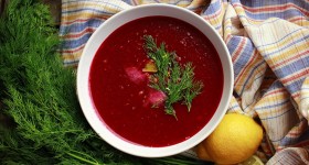 Řepovo-pastináková polévka s křenem